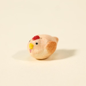 Kawaii Farmhouse Beige Hen Tiny Ceramic Figurine Cute Chicken Miniature Pottery Desk Pet Handmade Animal Decor Pocket Farm Gift