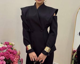 Jacket with shoulders