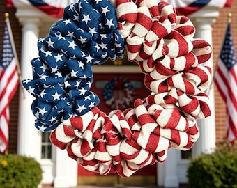 Couronne commémorative du 250e anniversaire des États-Unis, couronne en toile de jute rouge, blanche et bleue, motif étoiles et rayures patriotiques, support en toile de jute style ferme rouge, blanche et bleue