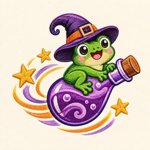 Puede incluir: Un parche bordado que muestra una rana de color verde brillante con un sombrero puntiagudo morado y una banda naranja. La rana está sentada sobre una botella de vidrio morada con tapón de corcho, rodeada de estelas naranjas y moradas y estrellas amarillas.