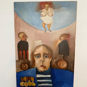 Peut inclure: Peinture à l'huile originale représentant une figure centrale en veste bleue et chemise rayée, ornée de médailles. Au-dessus, une femme aux cheveux roux et à la robe blanche flotte. Deux personnages flanquent le sujet central.