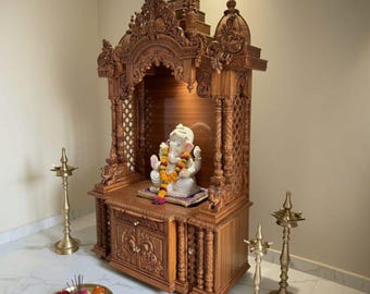 チーク材の手彫り寺院：伝統的なプージャ・マンディールの室内装飾