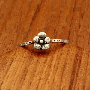 La bague à la fleur de pensée image 1