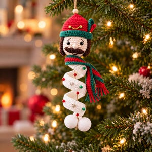 Gehäkelter Nussknacker, Weihnachtssoldat Amigurumi, handgefertigter Weihnachtsbaumschmuck, festliches Häkelgeschenk