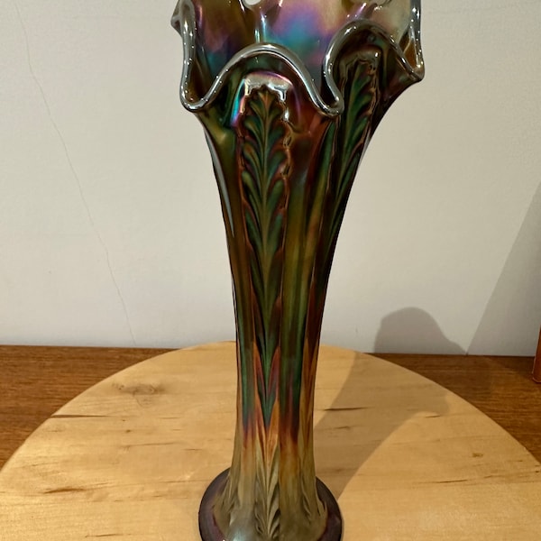 Antieke prachtige iriserende carnaval glazen vaas. Fenton VEER. 27 cm hoog