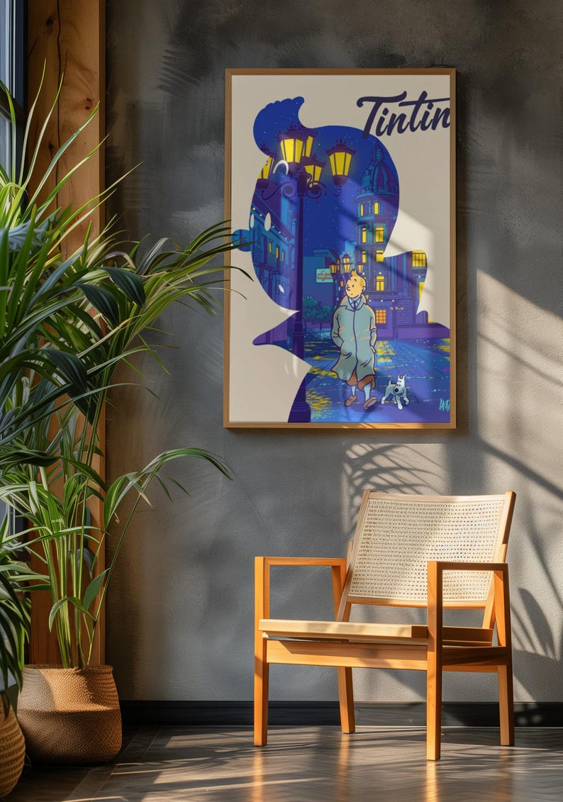 K&ouml;nnte beinhalten: Ein rechteckiger gerahmter Wandkunstdruck mit der Silhouette der Figur Tintin. Innerhalb der Silhouette befindet sich eine n&auml;chtliche Stra&szlig;enszene mit gelben Stra&szlig;enlaternen, einer Person im Trenchcoat und einem kleinen wei&szlig;en Hund. Der Text Tintin ist sichtbar.