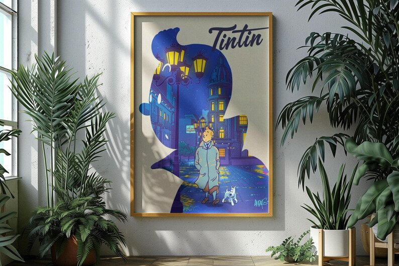K&ouml;nnte beinhalten: Ein rechteckiger Wandkunstdruck in einem goldenen Rahmen, der eine Silhouette von Tim zeigt, gef&uuml;llt mit einer n&auml;chtlichen Stra&szlig;enszene, einer Stra&szlig;enlaterne, einem Geb&auml;ude und der Figur Tim, die mit einem wei&szlig;en Hund spazieren geht. Oben steht Tintin.