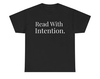 Camiseta «Lee con intención» / Camiseta minimalista para amantes de los libros / Ropa literaria / Camiseta de lectura