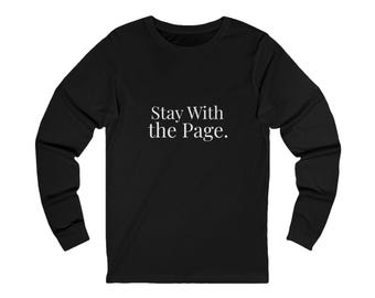 Camiseta de manga larga Stay With The Page / Camiseta minimalista para amantes de los libros / Ropa literaria / Camiseta de lectura