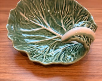 Bordallo Pinheiro Green Cabbage Leaf Bon Bon Plate (7.5 inch, chipped rim)