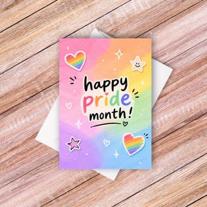 Puede incluir: Una tarjeta de felicitación con un fondo de acuarela arcoíris que presenta el texto happy pride month! en letras negras y coloridas. El diseño incluye dos corazones con los colores del arcoíris, una estrella sonriente, una estrella rosa y corazones.