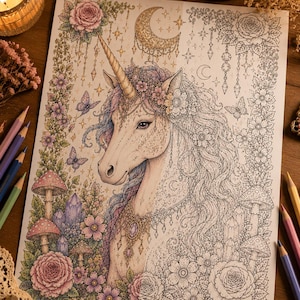 K&ouml;nnte beinhalten: Eine Malvorlage mit einem Einhorn mit Blumenm&auml;hne, einer Mondsichel, Schmetterlingen, Pilzen und Kristallen. Die linke Seite ist teilweise in Rosa-, Lila- und Gr&uuml;nt&ouml;nen ausgemalt, w&auml;hrend die rechte Seite als schwarz-wei&szlig;es Liniendesign erhalten bleibt.