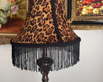 Pantalla de lámpara con flecos y estampado de leopardo cosida a mano / Decoración vintage maximalista