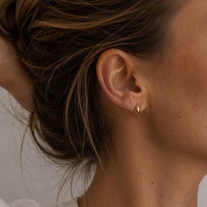 Boucles d'oreilles en forme de larme en argent sterling plaqué or 18 carats, gouttes délicates minimalistes de tous les jours, E011
