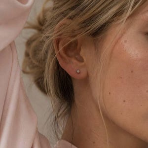 3 mm kleine Sterling Silber Kugel Ohrstecker, Minimalist Schmuck für jeden Tag, E031