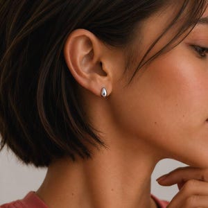 925 Sterling Zilveren Druppelvormige Oorstekers, Kleine Zilveren Oorstekers, Minimalistische Oorbellen voor Elke Dag, Druppelvormige Oorbellen, Cadeau voor Haar, E011