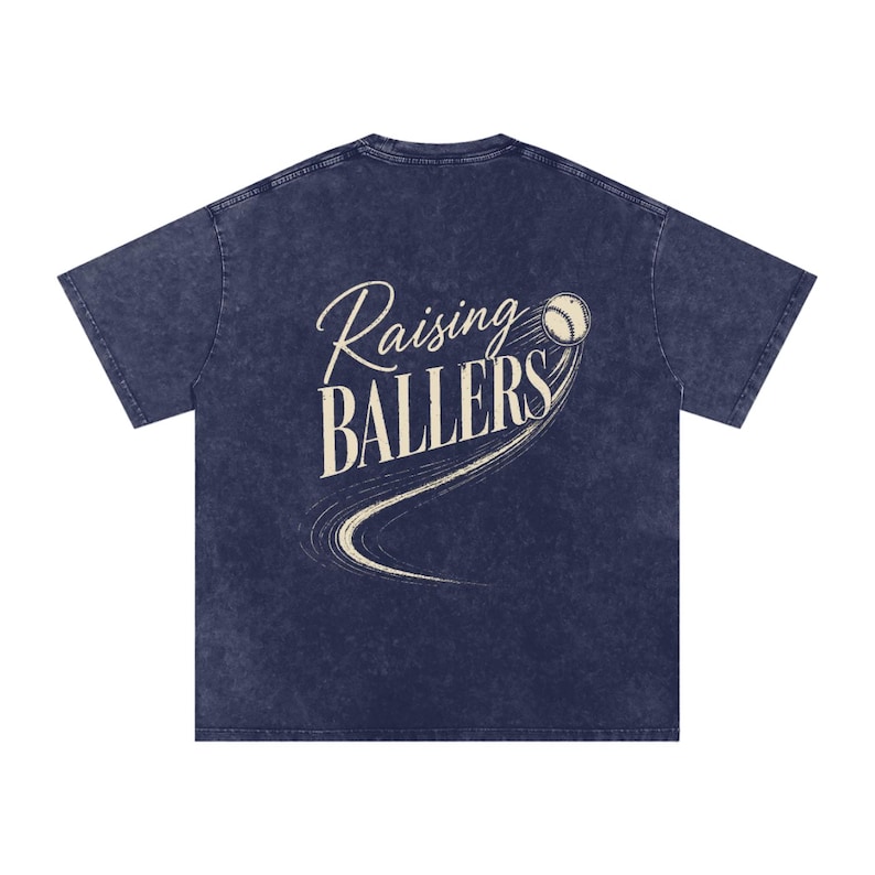 Vintage Raising Ballers Softball Mom Shirt afbeelding 1