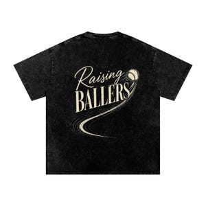 Vintage Raising Ballers Softball Mom Shirt afbeelding 5