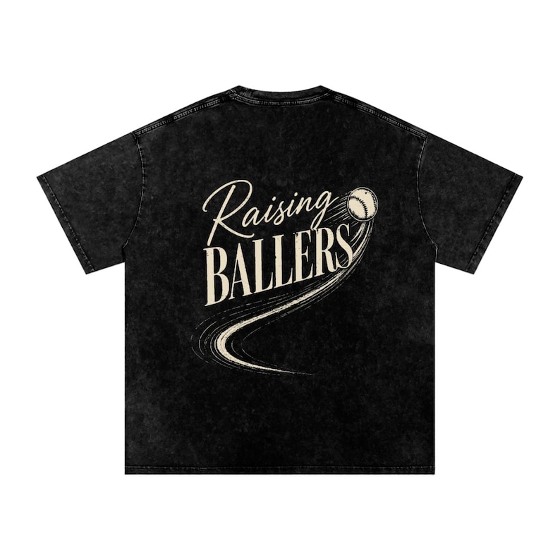 Vintage Raising Ballers Softball Mom Shirt afbeelding 5