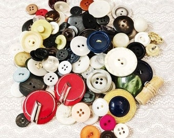 Lot Of Vintage Buttons,  Various Sizes, Vintage Accessories, Crafts, Sewing, Jewelry, LOT 7-BUTTONS