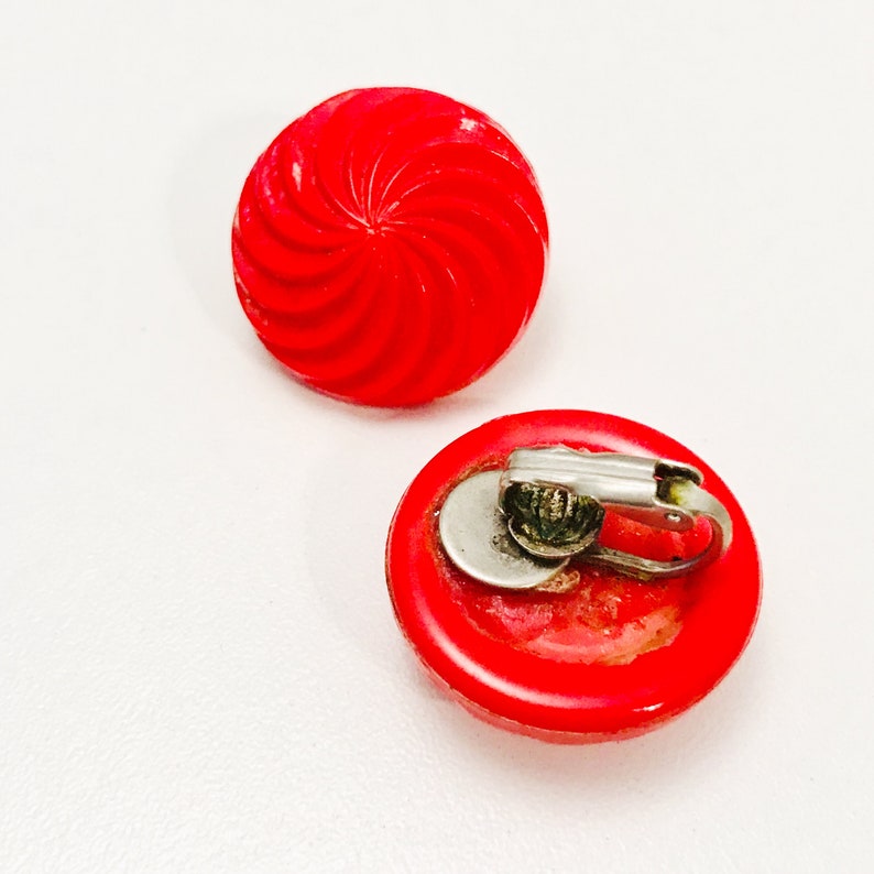 Red Circular Clip On Earrings Swirl Pattern Vintage Earrings Lot 19
