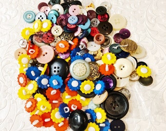 Lot Of Vintage Buttons,  Various Sizes, New And Old, Vintage Accessories, Crafts, Sewing, Jewelry, LOT 26-BUTTONS