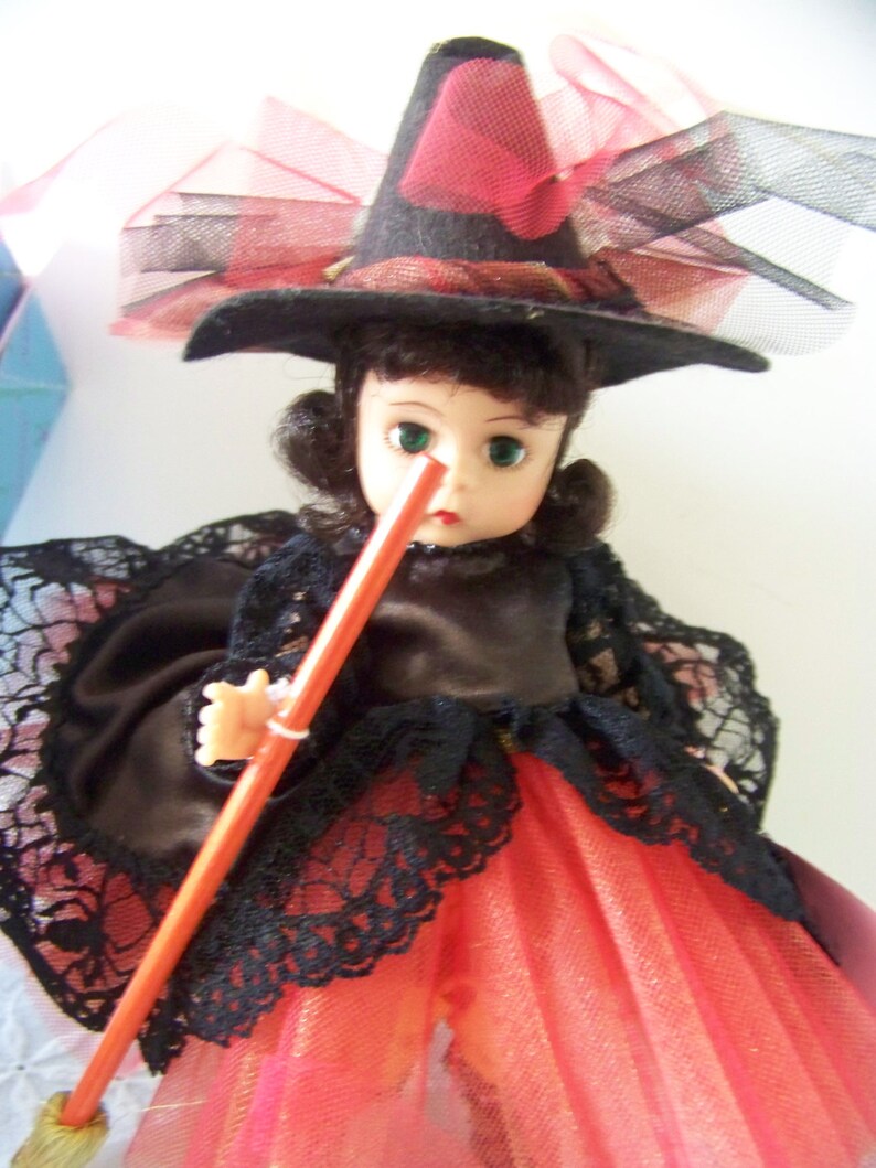 MINT 8 INCH Madame Alexander hat for 8 inch doll