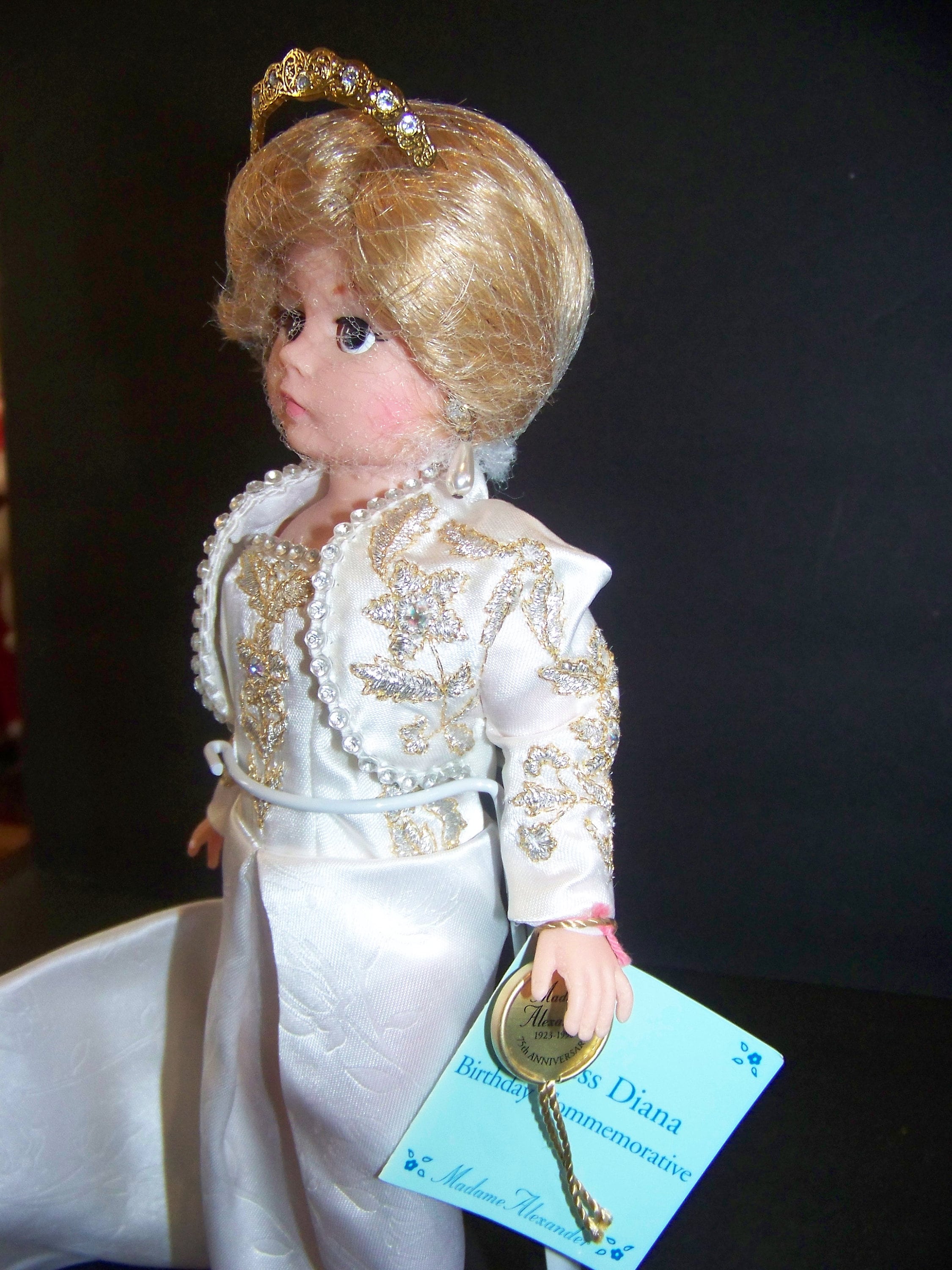 Princess Diana Comerative Hold for Diannemadame Alexander 10 in