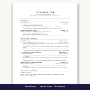 Pode incluir: Um currículo de Alexandra Chen, listando a educação em Harvard e UC Berkeley, e a experiência profissional no Grupo do Banco Mundial e no Senado dos EUA. O documento está em Times New Roman.