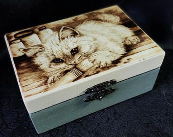 ラグドール猫の焼き絵木製記念品ボックス – 手彫りの子猫アート収納
