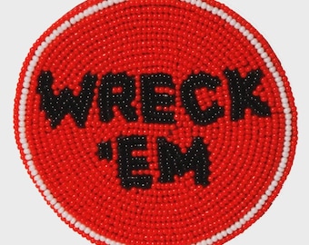 Broche redondo vermelho e preto com miçangas / Broche circular para o dia do jogo do Texas / Presente para universitário