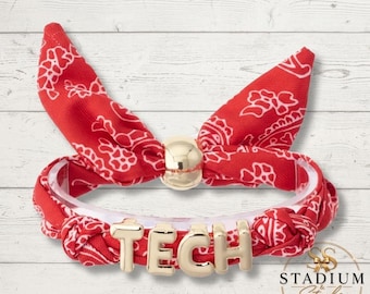 Pulseira deslizante vermelha com letras douradas • Joias para o dia do jogo do Texas • Pulseira de tecido para demonstrar espírito universitário • Acessório tecnológico para torcedores antes do jogo