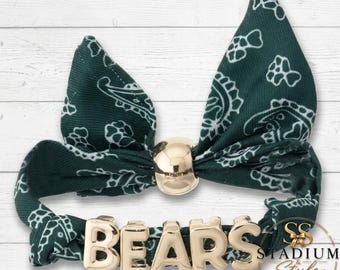 Pulseira deslizante verde com letras douradas • Joias para o dia do jogo em Waco • Pulseira de tecido para demonstrar espírito universitário • Acessório para torcedores antes do jogo