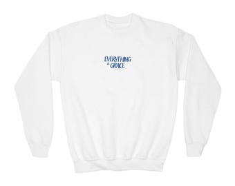 Sudadera juvenil con cuello redondo "Todo va a estar bien" / Frase positiva, texto azul minimalista