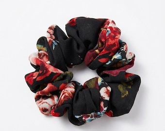 Handgjorda blommiga scrunchies