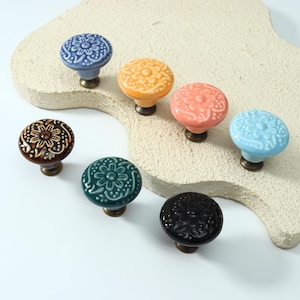 Vintage-Inspired Floral Knob 1.34" Decorative Door Handle – Elegant Cabinet & Drawer Pull for Home Furniture