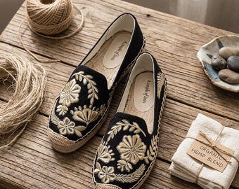 Espadrillas basse in paglia con ricami floreali vintage – Traspiranti, assorbono il sudore e controllano gli odori.