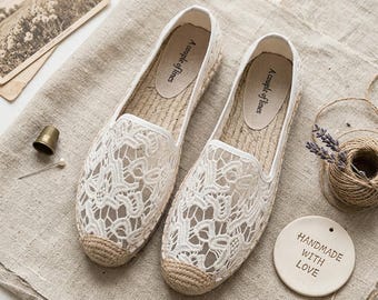 Ballerine di paglia vintage ricamate a mano con farfalle: traspiranti, assorbono il sudore e controllano gli odori.