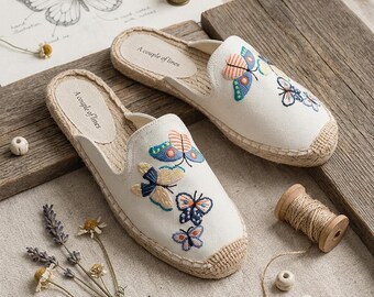 Ballerine di paglia vintage ricamate a mano con farfalle: traspiranti, assorbono il sudore e controllano gli odori.