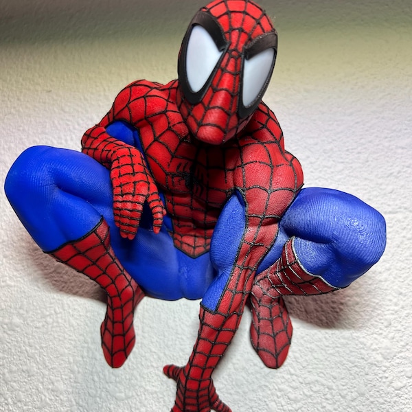 Spider-Man-inspirierte Wandstatue (ca. 19 cm H x 18 cm B x 13 cm T)
