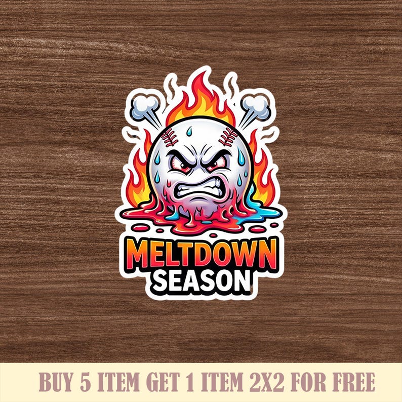 Puede incluir: Una pegatina con una pelota de b&eacute;isbol con una cara enfadada, derriti&eacute;ndose con llamas alrededor. El texto "MELTDOWN SEASON" est&aacute; debajo de la pelota de b&eacute;isbol. La pegatina tiene un borde blanco y est&aacute; sobre un fondo de vetas de madera.