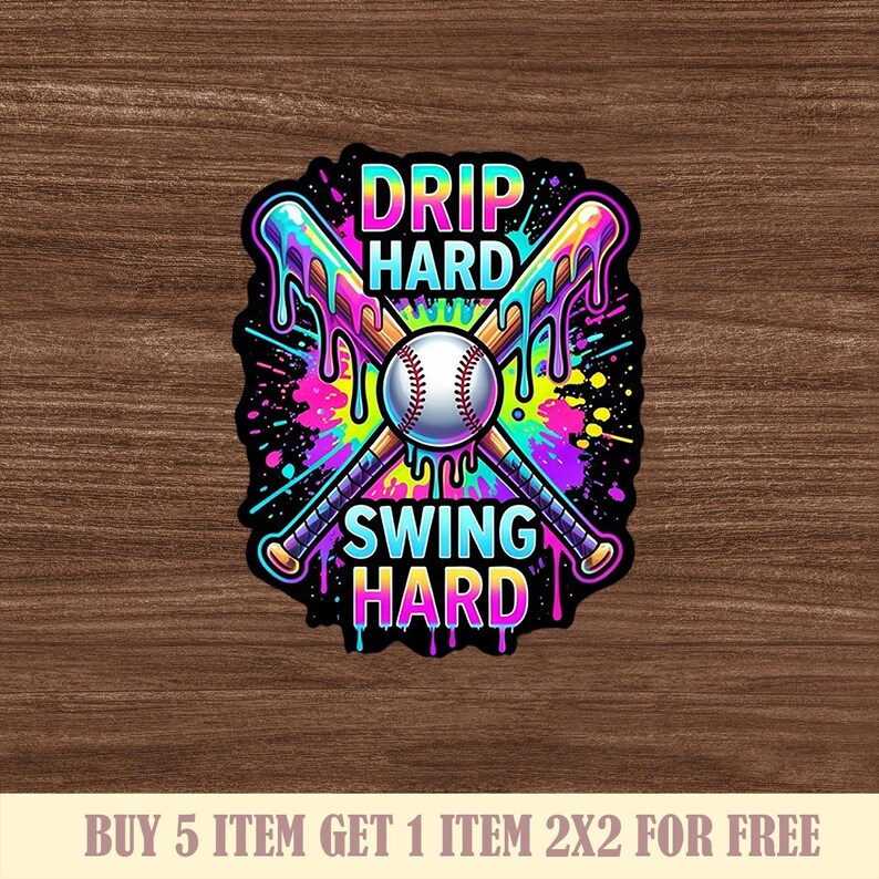Puede incluir: Una pegatina con tem&aacute;tica de b&eacute;isbol con un contorno negro presenta bates de b&eacute;isbol cruzados y una pelota de b&eacute;isbol. Las palabras "DRIP HARD" y "SWING HARD" est&aacute;n en una fuente colorida y goteante. El fondo tiene un efecto de salpicadura con colores ne&oacute;n.
