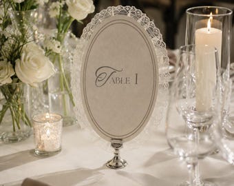 Elegante ovale tafelnummers met kanten rand – handgemaakt bruiloftsdecor, dubbelzijdig