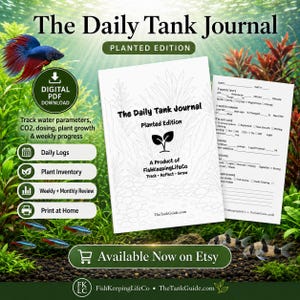 Puede incluir: Una descarga digital en PDF de "The Daily Tank Journal: Planted Edition". La portada presenta el título, un gráfico de planta y el texto "A Product of FishKeepingLifeCo". Incluye registros diarios, inventario de plantas y revisiones semanales/mensuales. Disponible en Etsy.