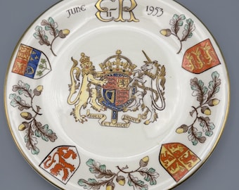 Vintage 1953 Gray’s Pottery Queen Elizabeth II Coronation 8" Collector Plate Royal Memorabilia