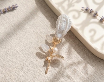 Perle Blume Anstecknadel, handgefertigte Gold Blumenbrosche für Anzüge, Natur inspiriertes Hochzeitszubehör