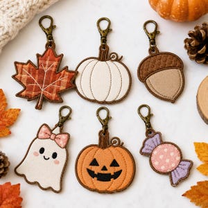 Set di ricamo per etichette per borse di Halloween autunnali ITH, etichetta per borsa di Halloween con zucca e fantasma, applicazione con foglia d'acero e ghianda, file per ricamo a macchina