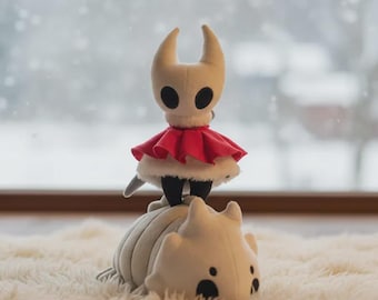 Handgemachte Hornet ︨ Bell Beast Plüsch: Silksong Spiel Sammlerstück, Weiches Fleece Dol