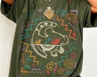 Vintage König der Löwen Komfort Farben Shirt, Hakuna Matata Disney T-Shirt, Animal Kingdom Safari Shirt, Disney Familienurlaub, Disneyland Reise T-Shirt