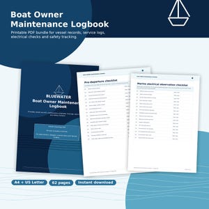 Könnte beinhalten: Ein digitales Wartungslogbuch für Bootsbesitzer mit dunkelblauem Einband, weißem Segelboot-Symbol und Text. Enthält druckbare Seiten für Checklisten vor der Abfahrt sowie Checklisten für die elektrische Überprüfung an Bord.